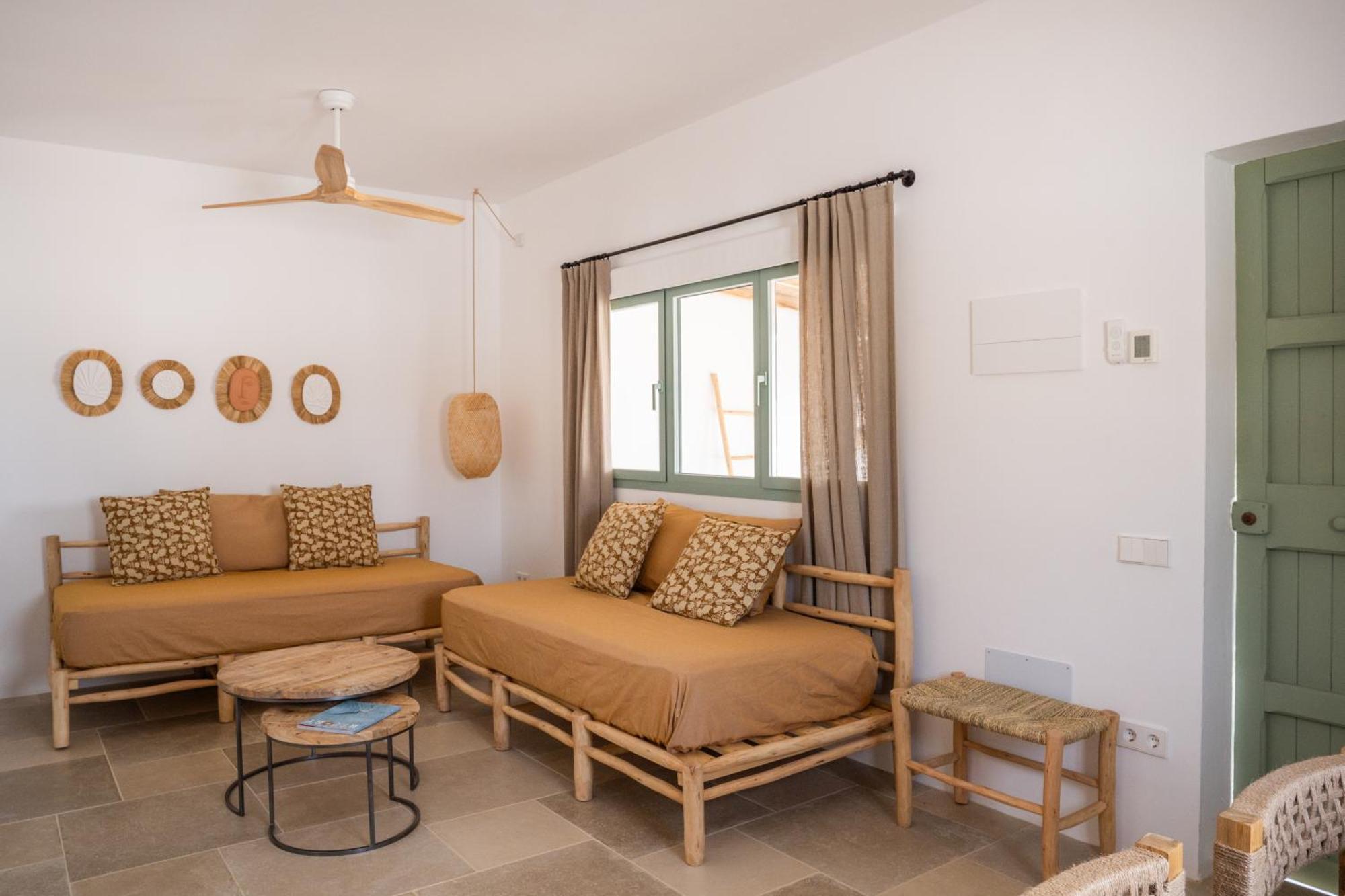 Apartamentos Punta Rasa Cala Saona Kültér fotó